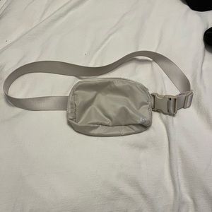 Lululemon everywhere belt bag in color opal